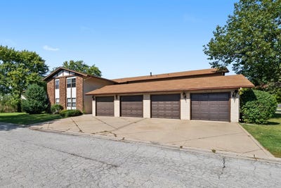 /international/us/4112-192nd-court-country-club-hills-il-110102576124/