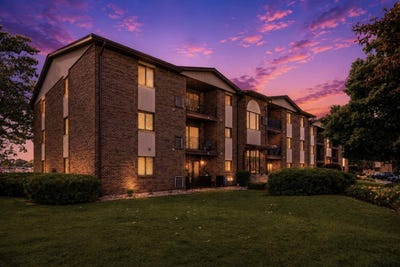 /international/us/13935-laramie-avenue-crestwood-il-110108848248/