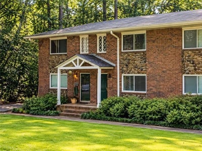 /international/us/2412-peachwood-circle-ne-atlanta-ga-110120457309/