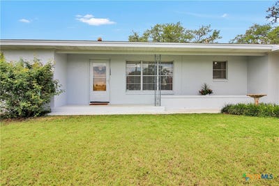 /international/us/1008-w-avenue-d-belton-tx-110108198303/