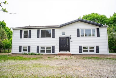 /international/us/853-main-st-acushnet-ma-110108383500/