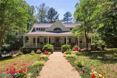/international/us/11688-river-crest-drive-gloucester-va-110108654532/