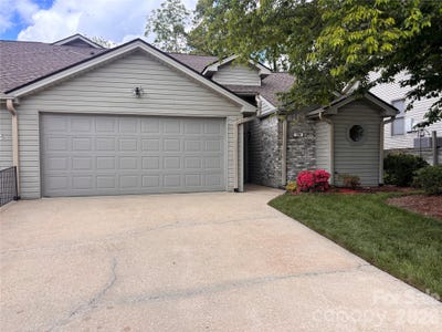 /international/us/39-tisha-lane-hendersonville-nc-110107698272/