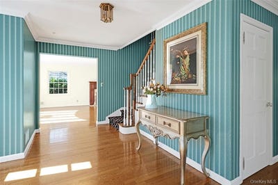 /international/us/695-hunt-lane-manhasset-ny-110104587425/