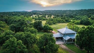/international/us/1520-county-road-226-llano-tx-110108301776/