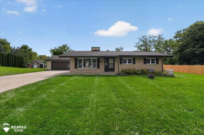 /international/us/3338-shannon-road-burton-mi-110119993078/