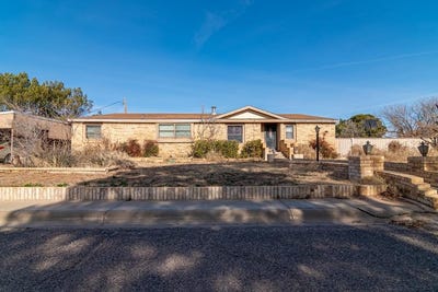 /international/us/408-w-st-anna-stanton-tx-110107455532/