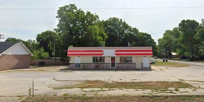 /international/us/150-n-grand-avenue-greenfield-mo-110088775100/