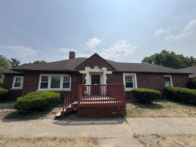 /international/us/2401-w-6th-avenue-gary-in-110100946670/