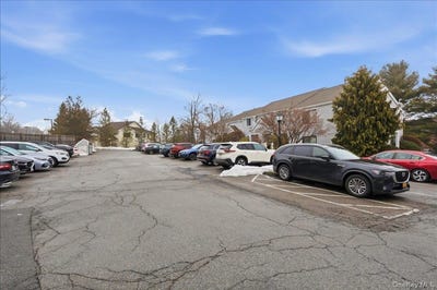 /international/us/9-country-place-mohegan-lake-ny-110108127265/