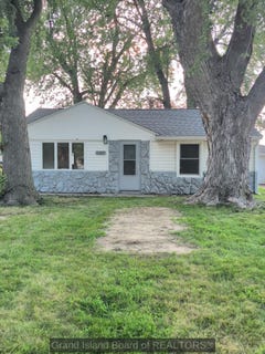 /international/us/1327-n-cedar-ave-hastings-ne-110120648656/