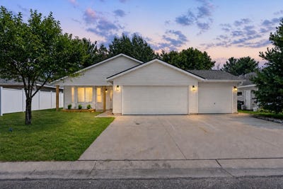 /international/us/620-meadowlark-lane-eden-valley-mn-110119506948/