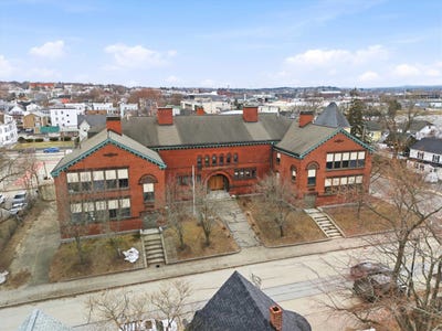 /international/us/555-cedar-street-manchester-nh-110107166268/