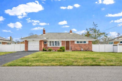 /international/us/1097-carll-drive-bay-shore-ny-110106036938/