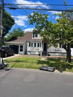 /international/us/219-cedar-ct-copiague-ny-110094037664/