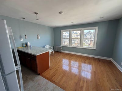 /international/us/9055-178th-street-jamaica-ny-110107824822/