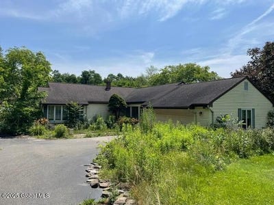 /international/us/200-hinrichsen-heights-road-coxsackie-ny-110100704132/