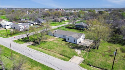 /international/us/401-e-buffalo-street-forney-tx-110108348822/