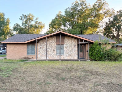 /international/us/813-circle-drive-terrell-tx-110120425424/
