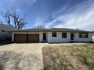 /international/us/204-iowa-ave-sw-orange-city-ia-110106810697/
