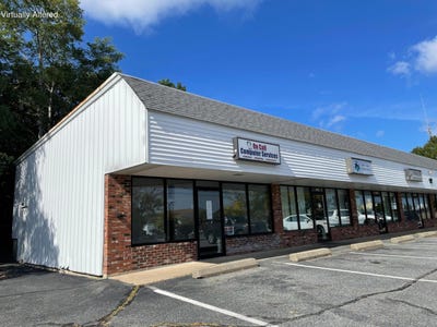 /international/us/12-whites-path-south-yarmouth-ma-110103046149/