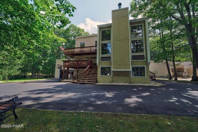 /international/us/162-yacht-club-drive-greentown-pa-110097998648/