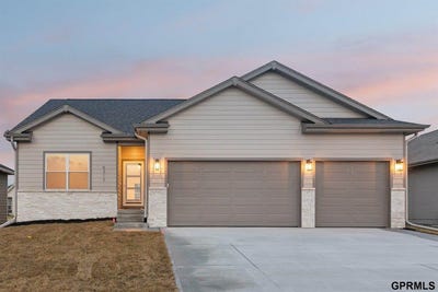 /international/us/6317-south-208-avenue-elkhorn-ne-110107072675/