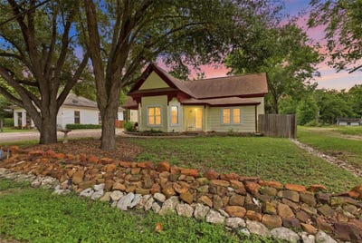/international/us/400-s-willis-st-granger-tx-110108628610/