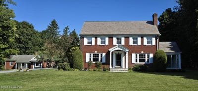 /international/us/10-richmond-avenue-hoosick-falls-ny-110100097941/