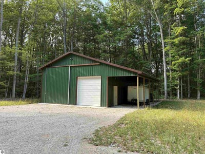 /international/us/18616-emmetts-trail-lake-ann-mi-110109931186/