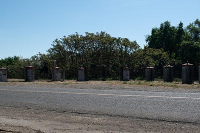 /international/us/1000-s-rainbow-route-sanger-ca-110106586844/