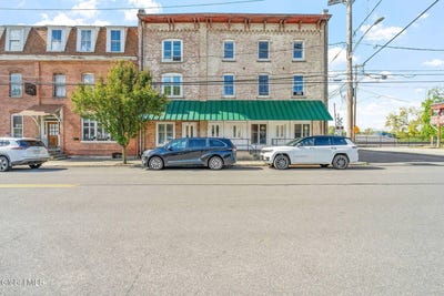 /international/us/94-98-s-main-street-castleton-on-hudson-ny-110108480432/