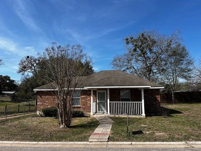 /international/us/833-east-camp-street-la-grange-tx-110105976260/