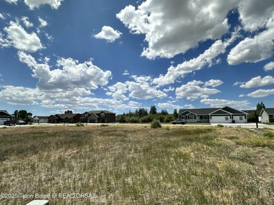 /international/us/driftwood-street-pinedale-wy-110100920575/