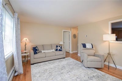 /international/us/70-carroll-avenue-newport-ri-110106346609/