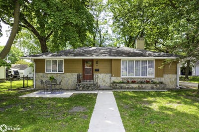 /international/us/909-main-avenue-clear-lake-ia-110108582244/