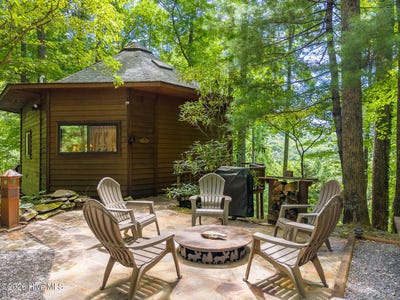 /international/us/204-mountain-laurel-drive-bryson-city-nc-110109927488/