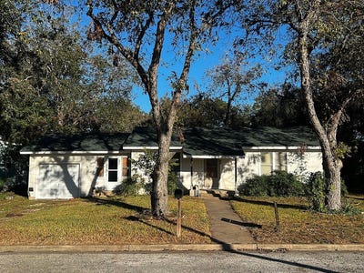 /international/us/587-east-la-fayette-street-la-grange-tx-110103252753/