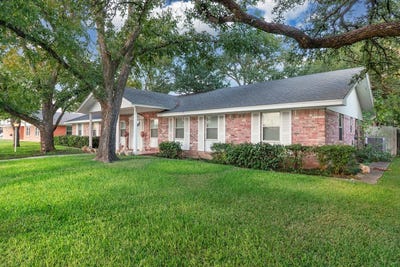 /international/us/2110-s-high-street-brady-tx-110120559201/