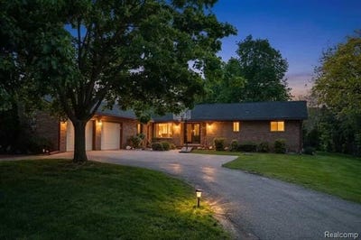 /international/us/37735-santa-anna-street-clinton-twp-mi-110108254890/