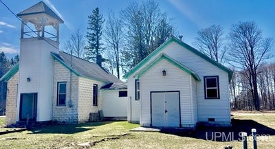 /international/us/10625-n-5-road-gladstone-mi-110107503003/