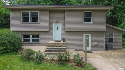 /international/us/18196-river-road-danvers-il-110100777879/