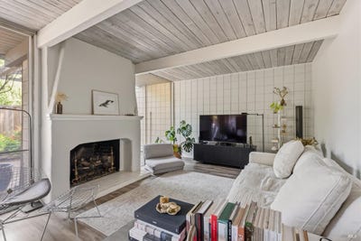 /international/us/1076-pomeroy-avenue-santa-clara-ca-110108026657/