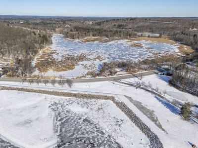 /international/us/90-amesbury-road-haverhill-ma-110106728634/
