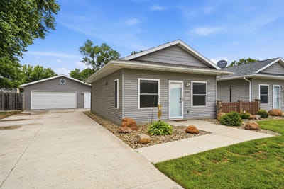 /international/us/219-221-collins-avenue-evansdale-ia-110108913682/