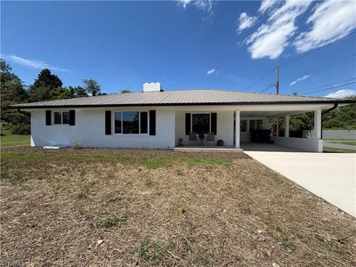 /international/us/1354-forrest-drive-mount-airy-nc-110108902320/