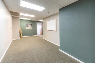/international/us/4807-university-avenue-cedar-falls-ia-110103804182/