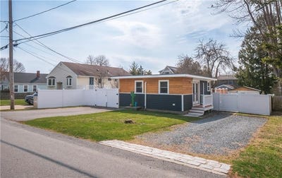 /international/us/100-renfrew-avenue-middletown-ri-110108218757/