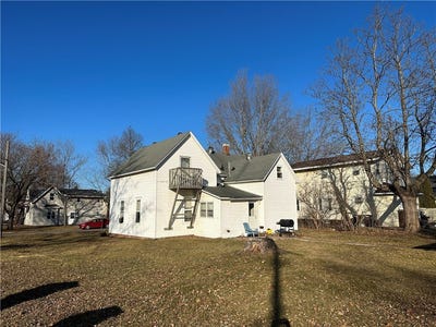/international/us/1620-6th-street-e-menomonie-wi-110102381034/