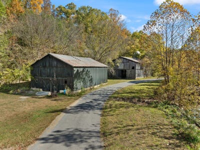 /international/us/60-elk-cave-road-gravel-switch-ky-110099378276/